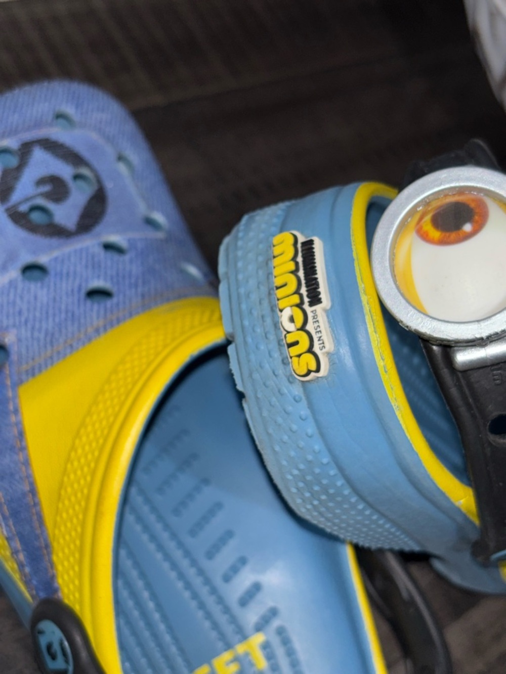 Crocs Kids' Classic Despicable Me Minion Clogs SZ 5 - Picture 3 of 8